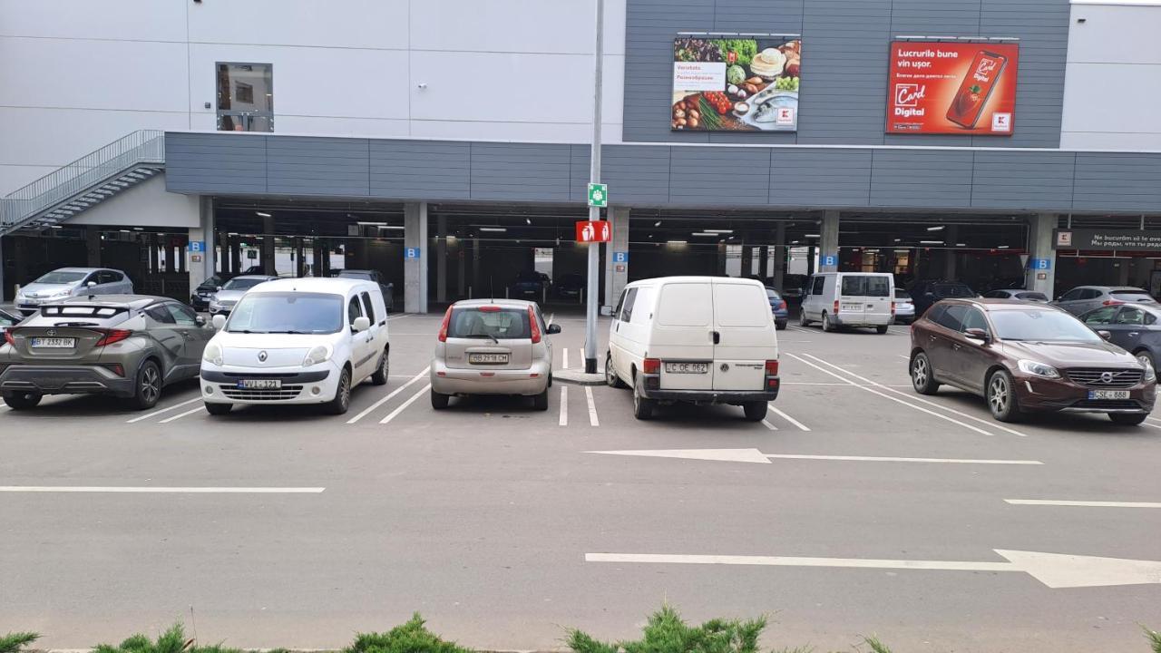 Airport 24&24 Car Parking Leilighet Chisinau Eksteriør bilde